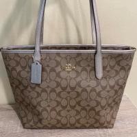 ราคา มือ2 Coach Tote in signature canvas (5343737923)