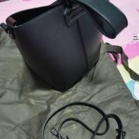 ราคา กระเป๋า​ถือ​ charles&keith​ มือ2​แท้​ 100% (6517955879)