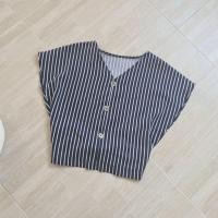 ราคา [มือ2] เสื้อคอวีทรงผีเสื้อสีกรมลายทาง (3005474051)