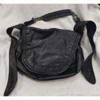 ราคา กระเป๋าแบรนด์เนม GIVENCHY งานหนังแท้ สีดำ ดีไซน์คลาสสิก วินเทจหายาก ขนาด 11x7 นิ้ว (40578557500)