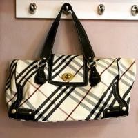 ราคา กระเป๋าสะพายข้าง Burberry London blue label แท้ มือสอง ทรงสวย บรรจุของได้เยอะ (6932326340)