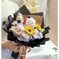 ราคา ช่อบัณฑิตกับตุ๊กตาตุ๊กตาขุ่น,กุหลาบสบู่,ดอกแดด,คาร์เนชั่น... ช่อโคโว (55803397711)