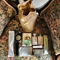 ราคา Amenity kit of Emirates Airways (Travel Set สำหรับผู้หญิง) (4518872833)