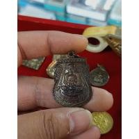 ราคา เหรียญเสมาพุทธซ้อนหลวงปู่ทวดหลังสถูปปี 53 เนื้อทองแดงวัดช้างให้ (26729796407)