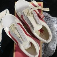 ราคา รองเท้าผ้าใบ Vans Marshmallow คาดแดง ของแท้ 100% (4010361907)