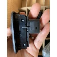 ราคา สวิตช์กระจกไฟฟ้าขึ้นลงFord Fiestaใหม่แท้ Ford Focus ได้ สวิตช์เดี่ยว สำหรับประตู หน้าซ้าย หลัง ซ้าย,ขวา (10201427047)