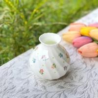 ราคา *มีตำหนิจี๊ดเดียว* แจกัน Wedgwood "Cascade" Bud Vase Bone China Made in England ลายน่ารักสดใสน่าใช้งานและสะสม แจกันสวย (17404684636)