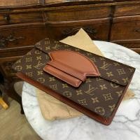 ราคา Louis Vuitton Monogram Chaillot Clutch Bag มือสองของแท้ (27050340849)