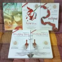 ราคา หนังสือมือสอง แวมไพร์​ทไวไลท์​ 1 set (twilight 1-5) ขายยกชุด ราคา 1220 บ. ถูกสุดๆ (1719235654)