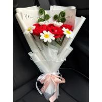 ราคา (รอสินค้า2-3วัน)ช่อกุหลาบหินลวดกำมะหยี่กับดอกเดซี่ (56904963907)