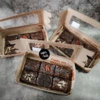 ราคา Mix Dark Chocolate Fudge Brownie( Original ll Pecan Nuts ll Almonds ll Oreo)บราวนี ดาร์กช็อกโกแลตเข้มข้น (3732293785)