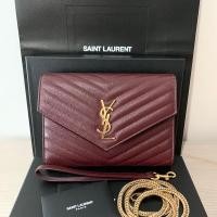 ราคา YSL CLUTCH สี Rouge legion แดง burgundy :: ส่งฟรี แถมโซ่ทองคล้องใจ (20530155294)