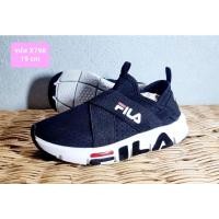 ราคา ❌หมด❌Fila 19 cm สลิปออน รองเท้าเด็ก มือสองสภาพดี รหัสX798 (16225786496)