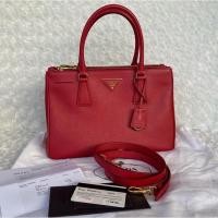 ราคา Used in good condition!! Prada Saffiano lux ไซส์ 30" ปี 2014 สีแดงสวยมาก แม่ (15616995991)