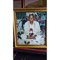 ราคา รูปภาพบูชาอาจารย์เปล่ง กุมารน้องชาวเขาสูง 13 นิ้วกว้าง 12 นิ้ว (54651719339)