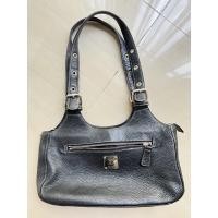 ราคา ส่งต่อกระเป๋าสะพายหนังแท้สีดำ mcm 2 ใบ แท้เยอรมัน สภาพดี (23813916848)