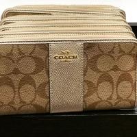 ราคา COACH ACCORDION ZIP WALLET IN SIGNATURE COATED CANVAS WITH LEATHER STRIPE (5511029077)