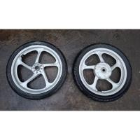 ราคา ล้อแม็กนูโว อิลีแก็นซ์135cc Nouvo Elegance135cc แม็กหน้า + แม็กหลัง แท้เดิมมือสองสวยๆพร้อมยางYAMAHA (53854207403)