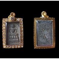 ราคา พระสมเด็จเรืองแสงในที่มืดพร้อมกรอบทองเหลืองประดับพลอย (41627030406)