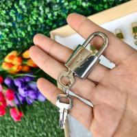 ราคา LV แท้ %ชุดกุญแจลูก2 อะไหล่เงิน No.304 (4202752745)