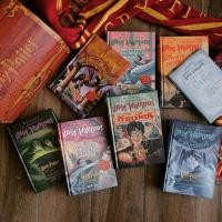 ราคา Boxset หีบสมบัติแฮร์รี่ พอตเตอร์ปกแข็ง ฉบับภาษาไทย + หนังสือบีเดิลยอดกวี (1657816573)