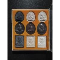 ราคา พระชุด 9 องค์หลวงปู่เหรียญ วรลาโภ รุ่นถวายพระพร สำนักสงฆ์สวนจิตรลดา ปี 2539 (28659502699)