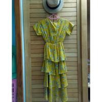 ราคา เดรสสีเหลืองขนมชั้นด้านล่างระบาย (7728241951)