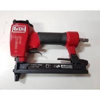 ราคา ปืนลมยิงตะปู ขาคู่ RED KING T-SERIES II 1022J (ปืนลม, ปืนยิงตะปู , ยิงไม้,เครื่องยิงตะปู,ปืนยิงตะปูไฟฟ้า) (12754908868)