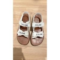 ราคา รองเท้ารัดส้น CELINE สีขาว ส่งต่อมือสอง (21894467005)