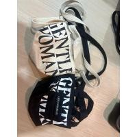 ราคา ส่งต่อgentlewomanใบจิ๋วผ้าแคนวาสสภาพดีใช้น้อยมากกคร่าาาาาาาของแท้ทั้ง2ใบค่ะ (26481486639)