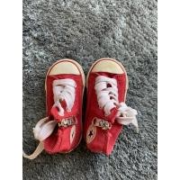 ราคา converse รองเท้ามือสองเด็ก สภาพดี ขนาด 12.5 ซม. สีแดง เด็ก 1-2 ขวบสามารถใส่ได้ (11185980281)