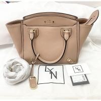 ราคา กระเป๋า LYN มือสอง สีชมพู ของเเท้100% (9315475896)