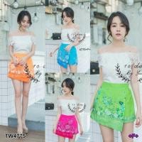 ราคา Set 2 ชิ้น เสื้อปาดไหล่ พื้นสีขาวแต่งลูกไม้+ กางเกงกระโปรงขาส้นทรงป้าย ทอลายดอกสดใส (1010885507)