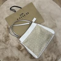 ราคา (ใหม่) กระเป๋า COACH สีขาว ลายCสีน้ำตาลเบจ ของแท้จากshop outlet (19300532520)
