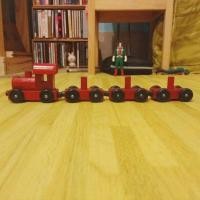 ราคา รถไฟไม้ 3 โบกี้ รถของเล่นเด็ก ตัวต่อรถไฟ สีแดง (9055877569)