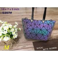 ราคา ไซส์ M Issey Miyake BaoBao รุ่น BATEAU MATTE RAINBOW รุ่นใหม่ล่าสุด งานสวยเกรดพรีเมี่ยม ใช้งานเปิดปิดด้วยซิป (15782417860)