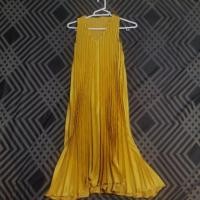 ราคา เดรสอัดพลีท​ สีเหลือง​ คอวีแขนกุด​ สภาพเหมือนใหม่​ ใส่ครั้งเดียว (4320521146)