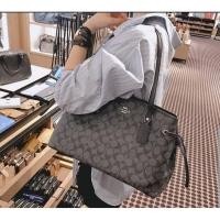 ราคา Coach f57842 จุเยอะ หายากมาก ตำหนิสาย ใหม่แท้พร้อมส่ง (47602015148)