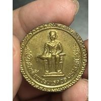 ราคา เหรียญที่ระลึกสมเด็จพระนเรศวรมหาราช รุ่นวันกองทัพไทย ปี พ.ศ. 2538 เนื้อกะไหล่ทอง (2) (54854038220)