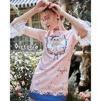 ราคา พร้อมส่ง ❤️ Size L ❤️ Victoria เดรสสีชมพูตุ่นลายน้องแมวตัวยาว มาในทรงแขนยาวแต่งชายแขนเป็นผ้าลูกไม้สีขาวติดมุก (2555300679)