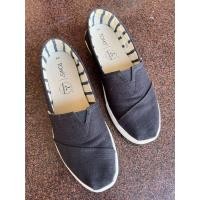 ราคา ส่งต่อ รองเท้า Toms มือสอง ของแท้100% (25307075464)