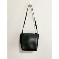 ราคา กระเป๋าหนังสีดำ H&M ทรงบักเกต (51955918726)
