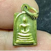 ราคา พระสมเด็จ พิมพ์คะแนนจิ๋วมีหู "วัดบวรนิเวศน์วิหาร" ปี2536 สมเด็จพระสังฆราชปลุกเสกพิธีใหญ่ เนื้อทองทิพย์ สภาพสวย (G 755) (25610775665)