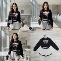 ราคา ᯓ ★ ชุดเซ็ทเสื้อคอกลมแขนยาวสีดำ ทรงครอป สกรีนลายด้านหน้า+กางเกงขาสั้นสีเทาตัดขอบดำ (47900716726)