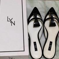 ราคา ส่งต่อ Lyn รองเท้าแตะเปิดส้นสีดำ Size 37 (41754569258)