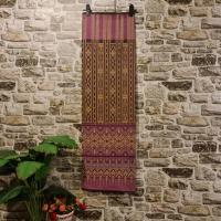 ราคา ผ้าฝ้าย (ผ้าไทย ผ้าซิ่น ผ้าถุง) ผ้าทอทั้งผืน ลายแพรวามัดหมี่ภูไท สีชมพู (40227480949)