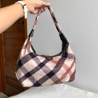 ราคา DAKS Nylon Shoulder Bag มือสองของแท้ (23862483427)