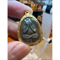 ราคา พระปิดตา “ยันต์ดวงเล็ก” หรือ “ยันต์สุกิตติมาพิมพ์เล็ก” ปีที่สร้าง: ปี 2521-2523 (เนื้อใบลาน) มีบัตรประกันพระแท้ (21475230180)