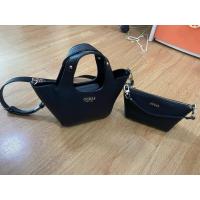 ราคา กระเป๋าสะพายยี่ห้อGUESSของใหม่ แท้ 100% (56454711905)