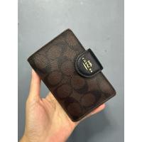 ราคา coach กระเป๋าสตางค์ใบกลาง มือ 2 แท้100% มีตำหนิ (42626733236)